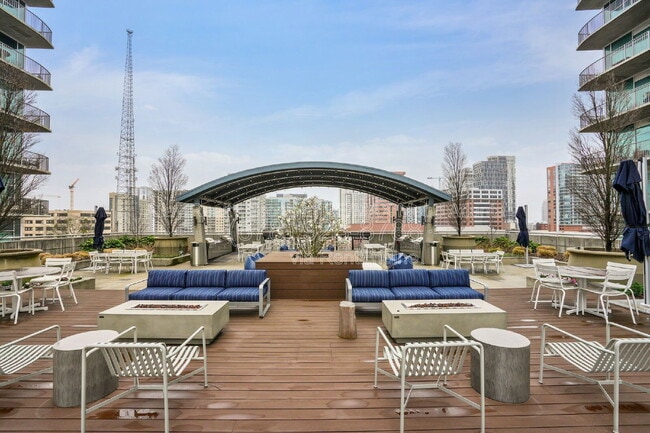 Building Photo - 943 Peachtree St NE