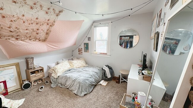 Building Photo - PRELEASE:  4+bdrm/1bath near WWU + Sehome Hill