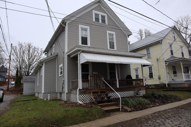 Primary Photo - 2-3 bedroom house with 1 car garage in Ind...