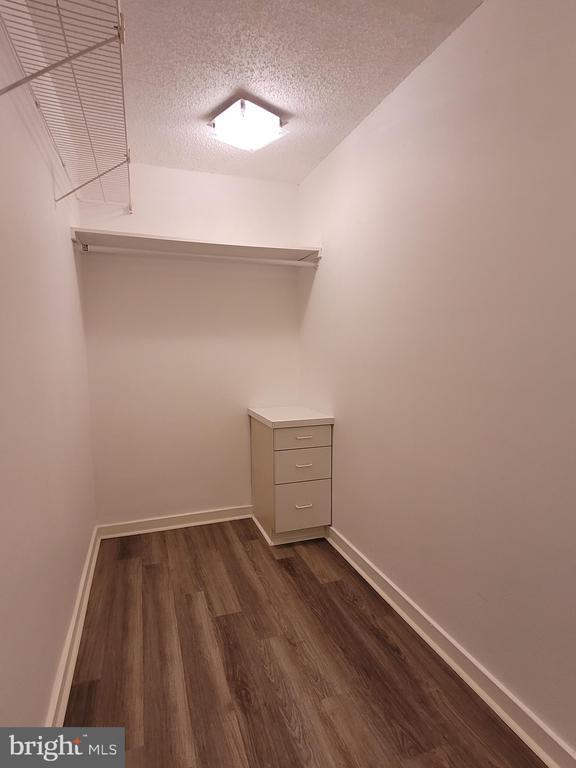 Building Photo - 604 S Washington Square