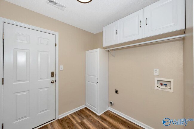 Building Photo - 247 De Jan Rd