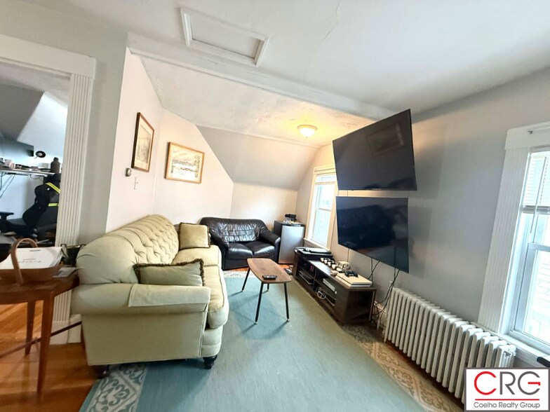 Building Photo - 53 Elm St