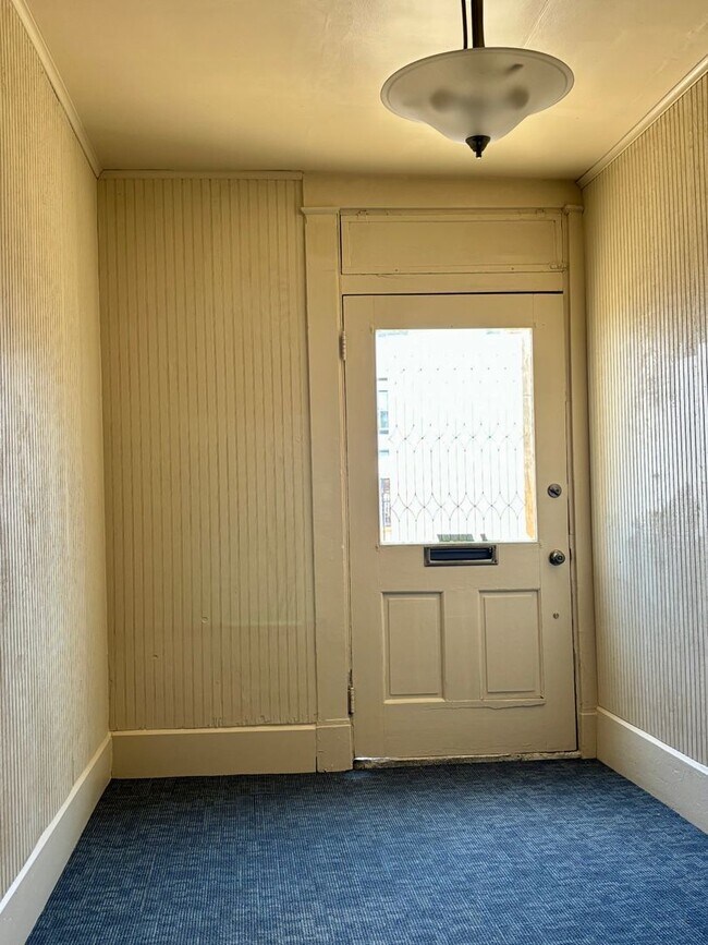 Building Photo - North Corner