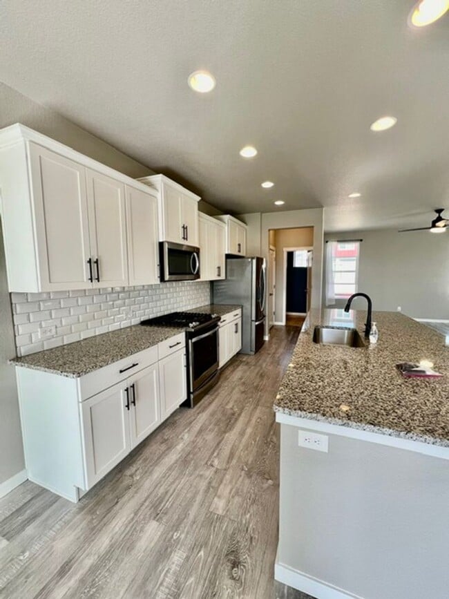 Building Photo - Gorgeous 3 Story Home in close to Cottonwo...