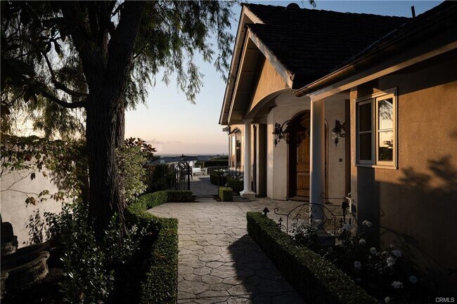 Building Photo - 2001 Yacht Resolute