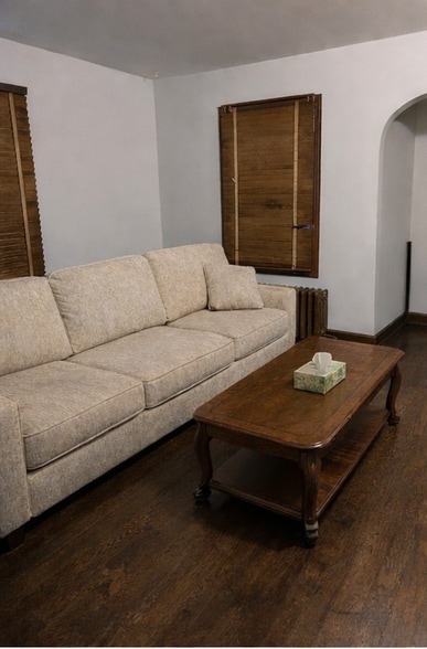 Building Photo - 119 E North Ave