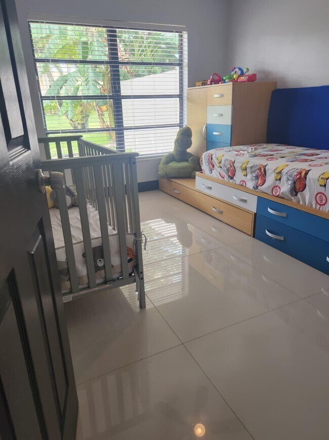 Building Photo - 12760 Spinnaker Ln