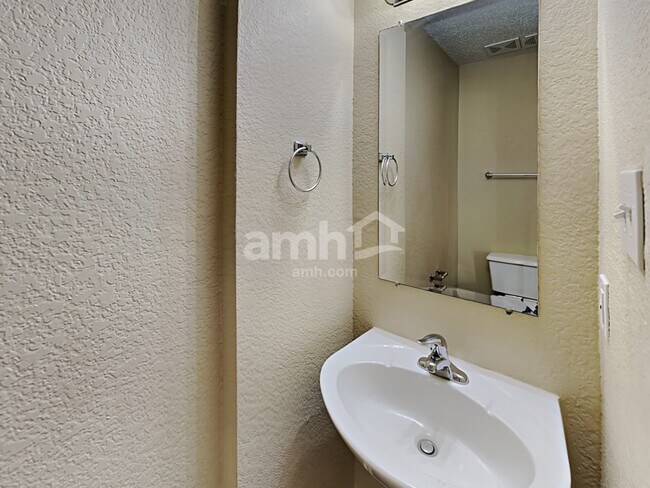 Building Photo - 304 Sandlewood Ln