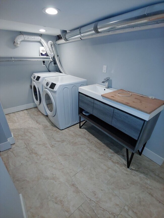 Building Photo - Grays Ferry-Modern South Philadelphia