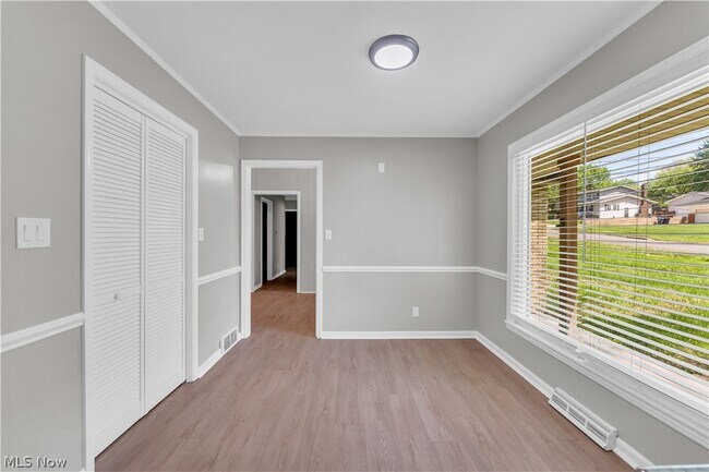 Building Photo - 1183 Romayne Dr
