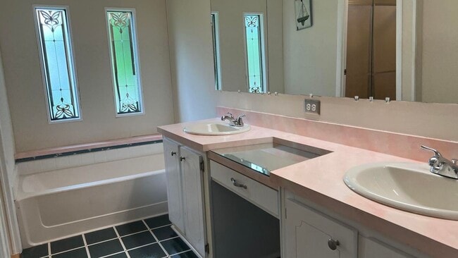 Building Photo - Large 2 Bedroom/2 Bath PALM HARBOR Manufactured Home in Cambridge 55+ Community In Hobe Sound Flo...