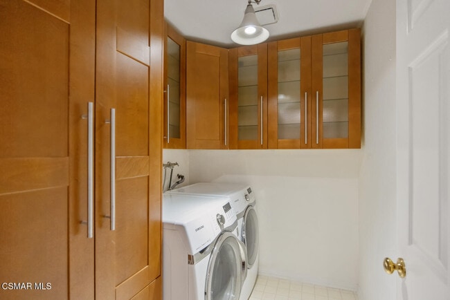 Building Photo - 5608 Roundtree Pl