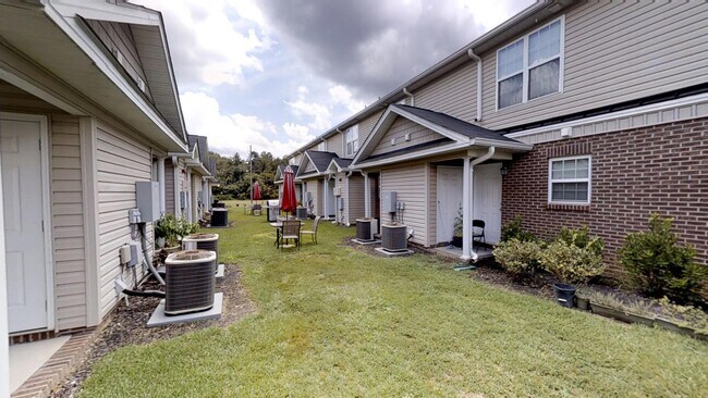 Building Photo - 307 Family Lodge Dr