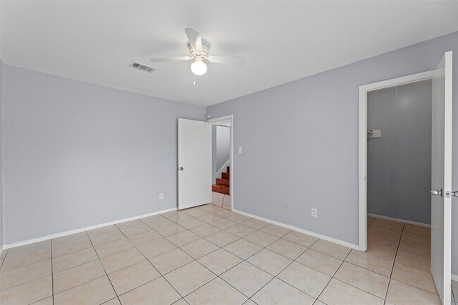 Building Photo - 11111 Midhurst Dr