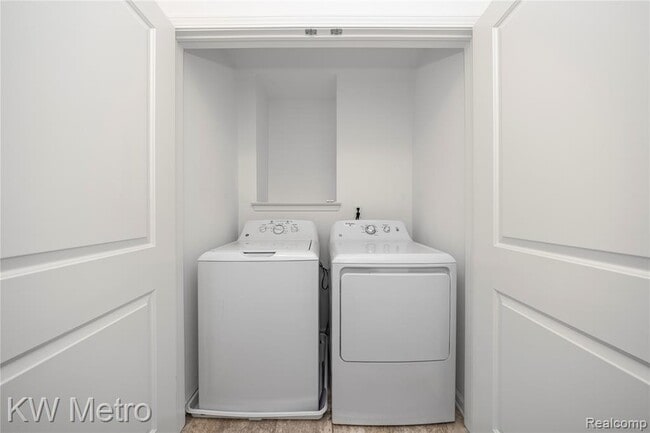 Building Photo - 4636 Bradley Cir