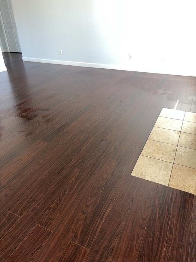 Building Photo - 3 Bedroom 2 Bathroom