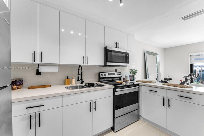 Building Photo - 13350 SW 58th Terrace