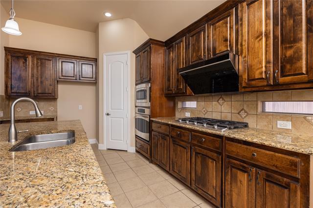 Building Photo - 513 Royal Glade Dr