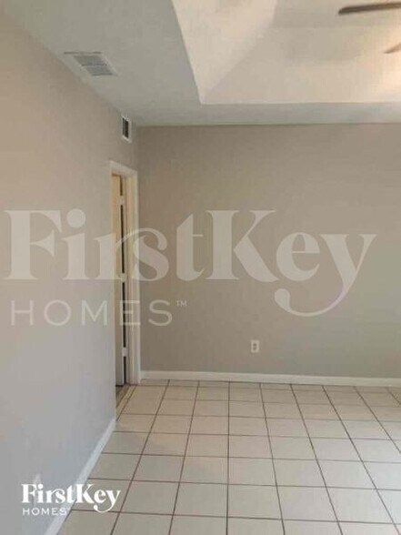 Building Photo - 2876 Fieldstone Dr SE