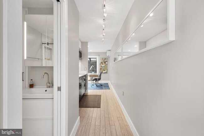 Building Photo - Logan Circle Beautifully Renovated Studio ...