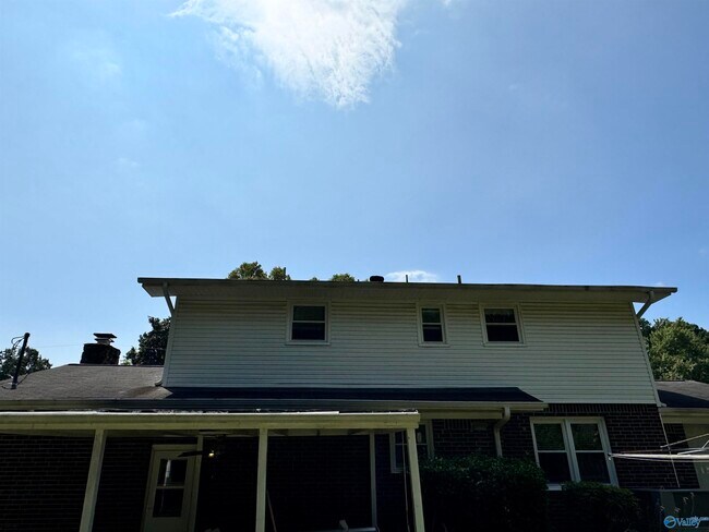 Building Photo - 1005 San Ramon Ave SE