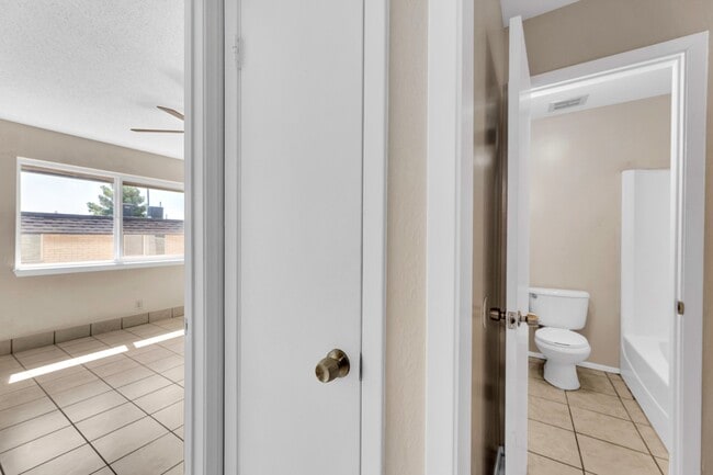 Building Photo - 3300 Hayes Ave