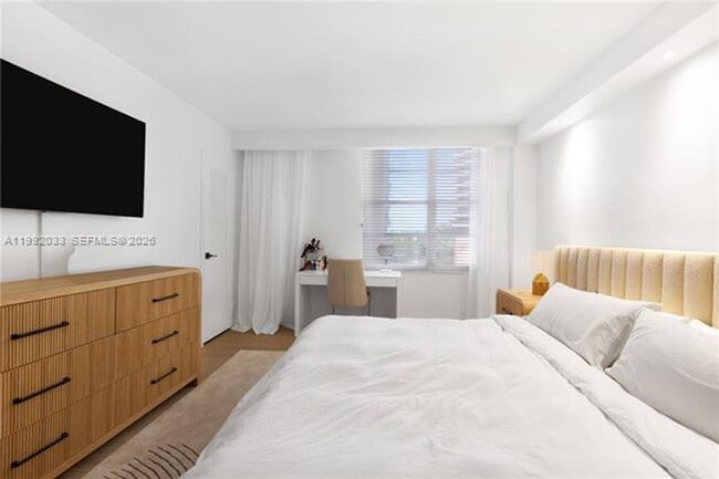 Building Photo - 5161 Collins Ave