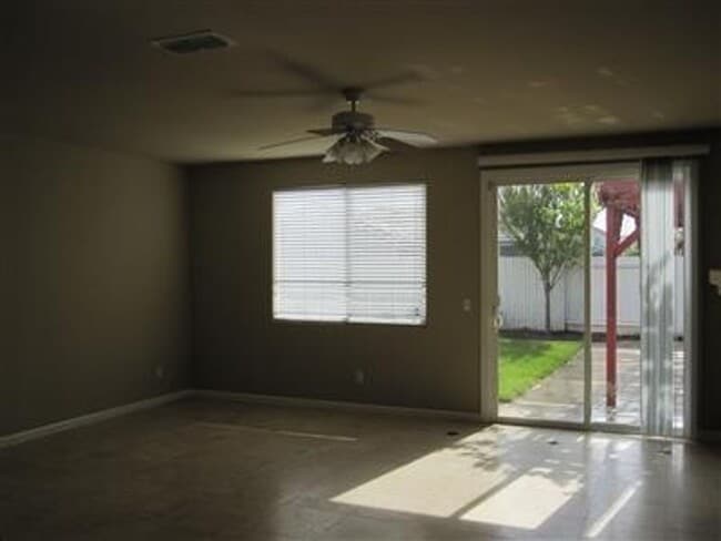 Building Photo - Beautiful Home!  4 bedrooms 2bath.