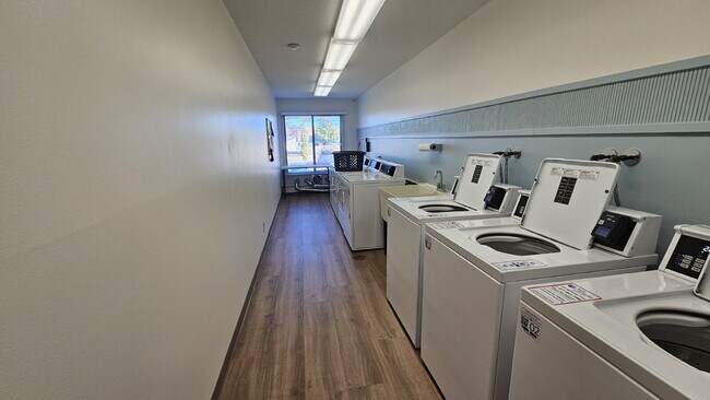 Building Photo - "Chic Urban Living: Cozy 1-Bedroom Condo in Prime Minneapolis Location!"