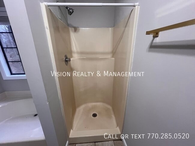 Building Photo - 60 Bagwell Rd