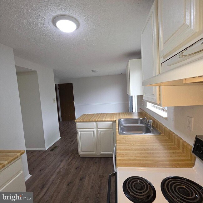Building Photo - 1758 Springfield Ln