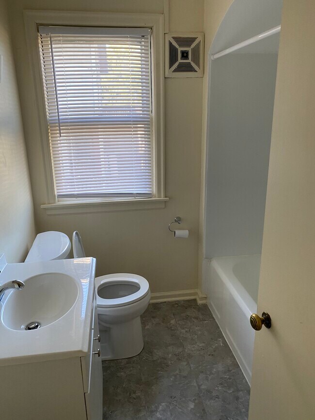 bathroom - 370 S State St