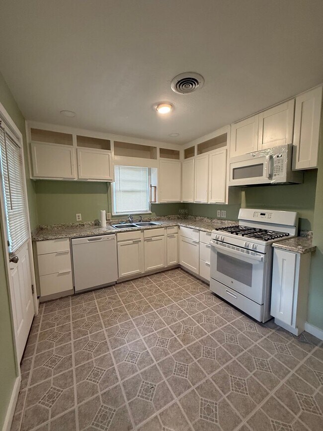 Building Photo - 2 bed/1 bath home in South Oklahoma City