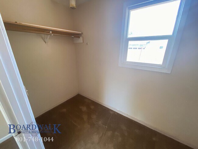 Building Photo - Charming 3 Bed 2 Bath Home in Holladay wit...