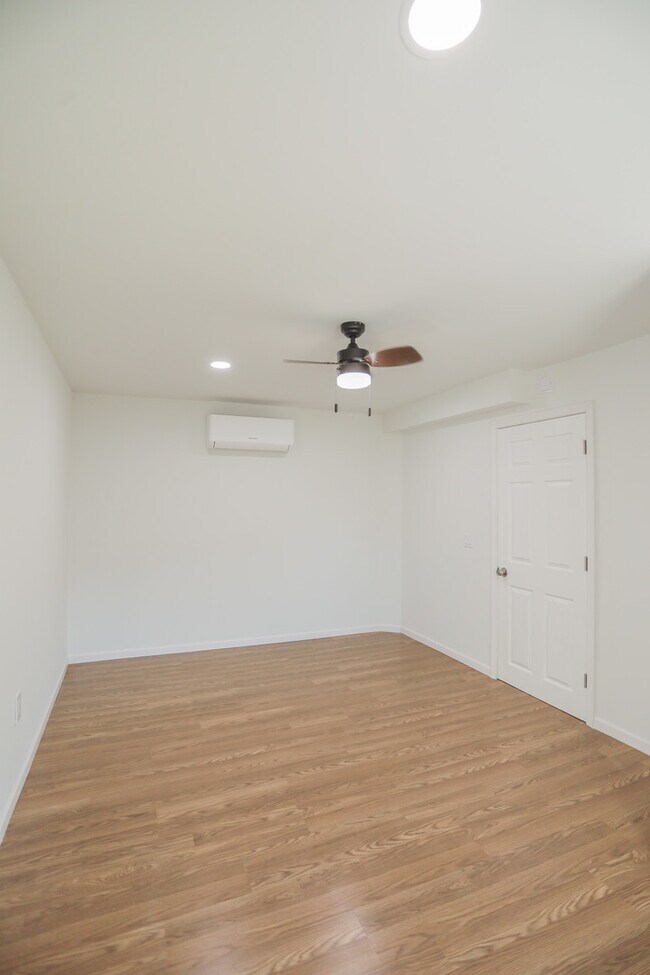 Building Photo - 3300 N Kildare Ave