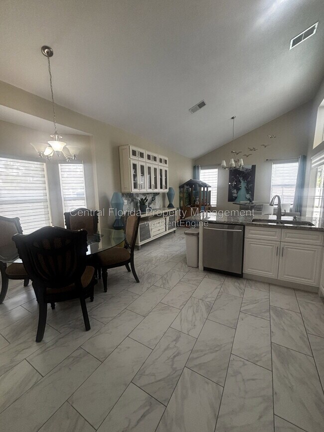 Building Photo - 12672 Lakebrook Dr
