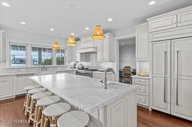 Building Photo - 1200 Bay Ave