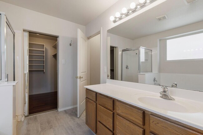 Building Photo - 7351 Sidewinder Dr NE