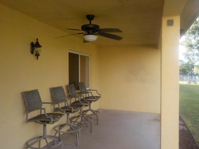 Building Photo - 1957 Providence Pl