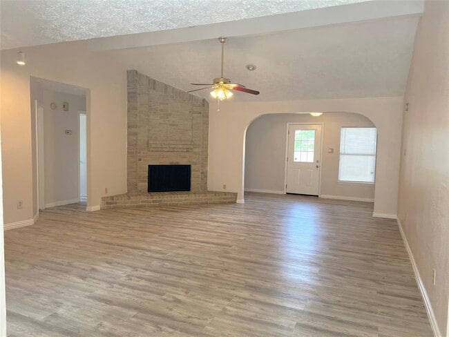 Building Photo - 4802 Laureldale Rd