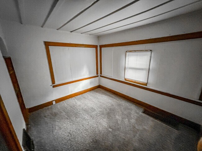 Building Photo - SE - Main &amp; 23rd St N