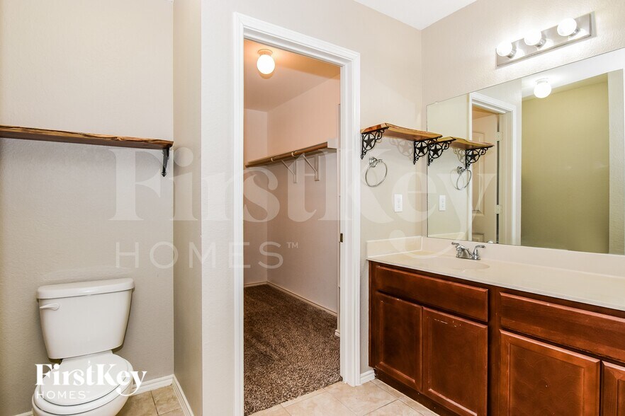 Building Photo - 513 Azalea Dr