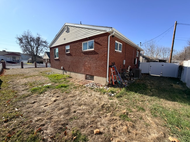 Building Photo - 56 Cottage Ave