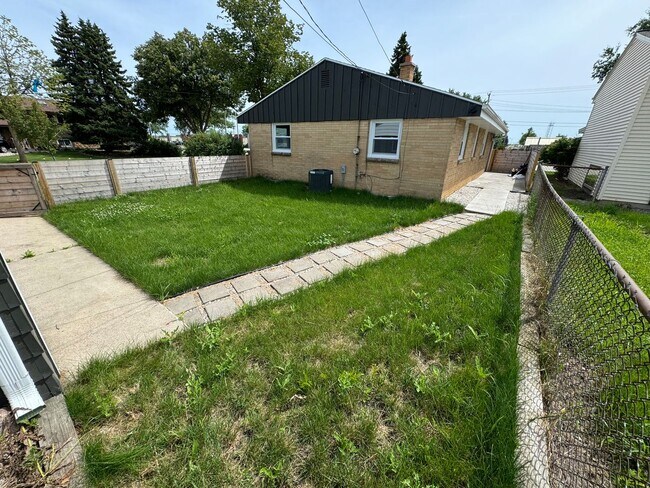 Building Photo - 3 Bedroom SFH in Bayview