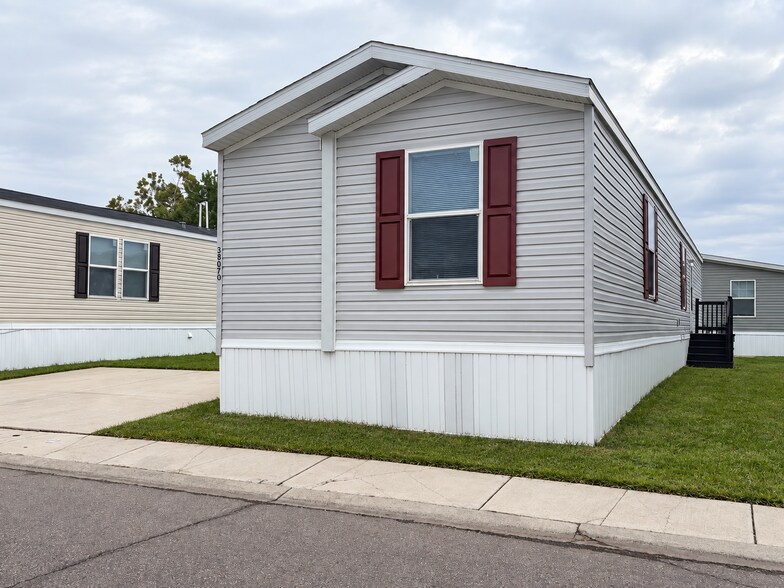 Building Photo - 38070 Ducharme Dr