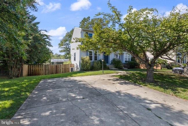 Building Photo - 806 Lilac Ct