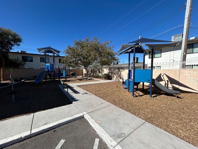 Building Photo - COMPLETED REMODELED 3 BEDROOM, SINGLE STOR...