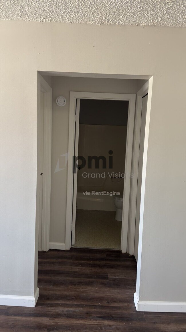 Building Photo - 24 W Buchanan Ave