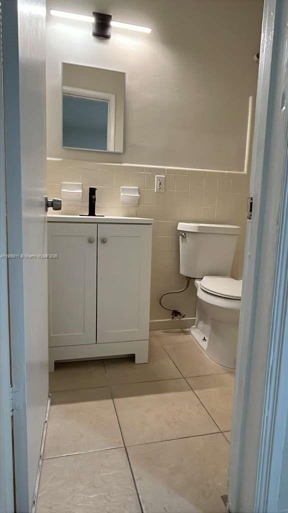 Building Photo - 554 NE 68th St