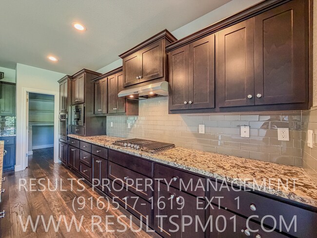 Building Photo - Beautiful Spacious El Dorado Hills Home in gated community